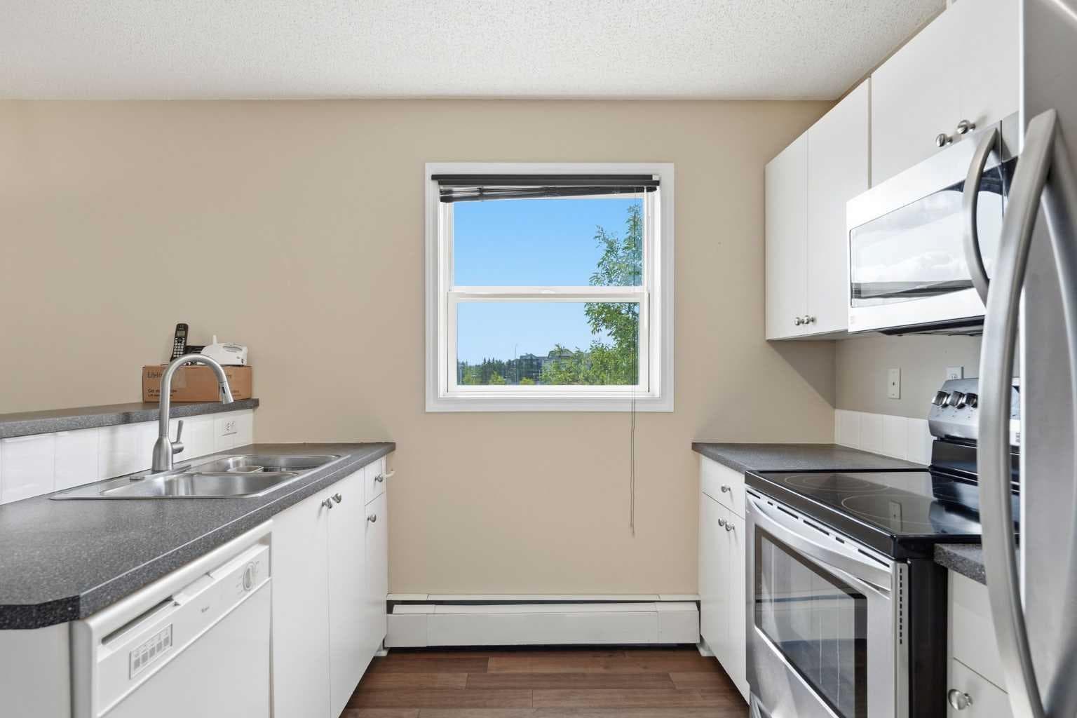 221, 290 Shawville Way SE