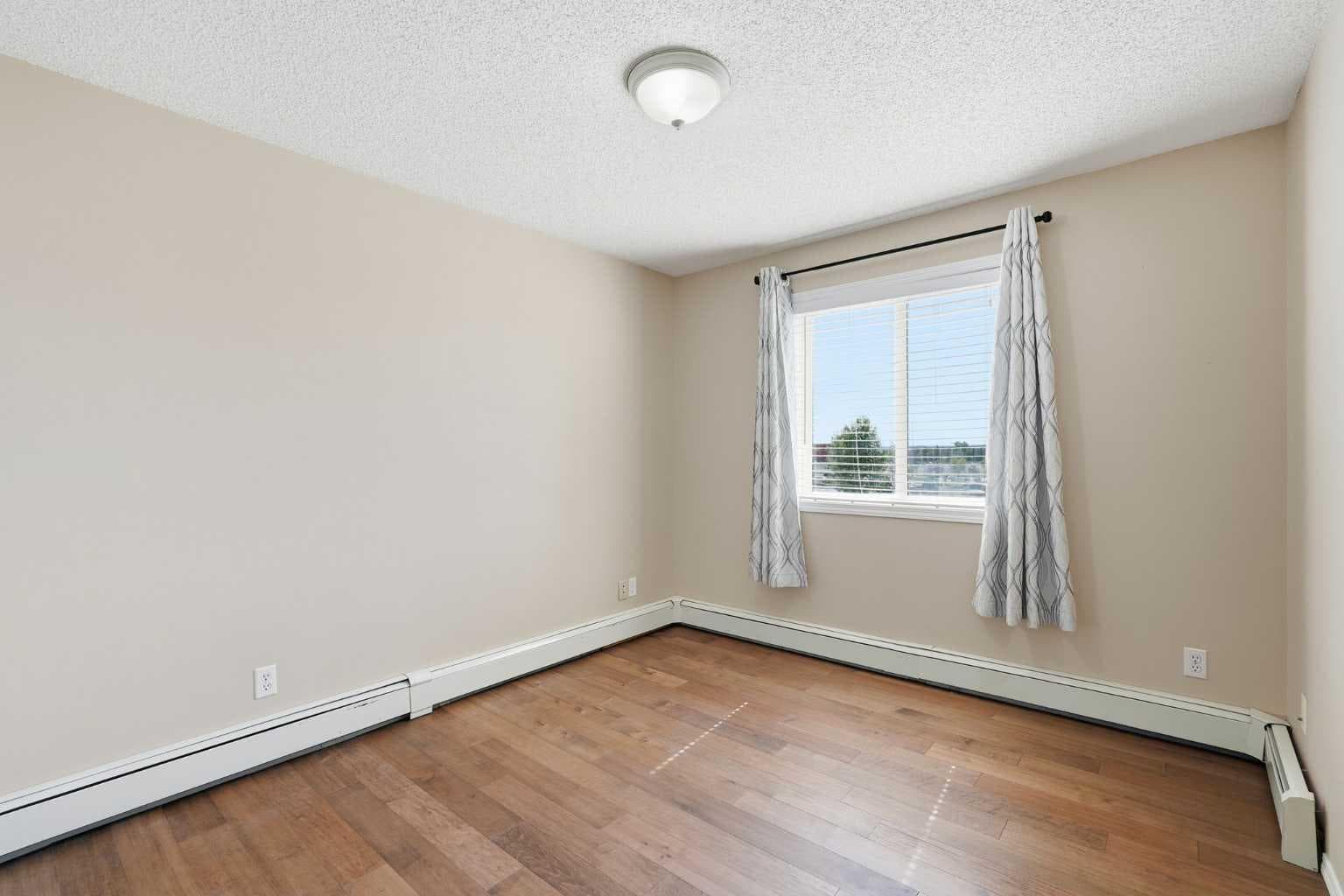 221, 290 Shawville Way SE
