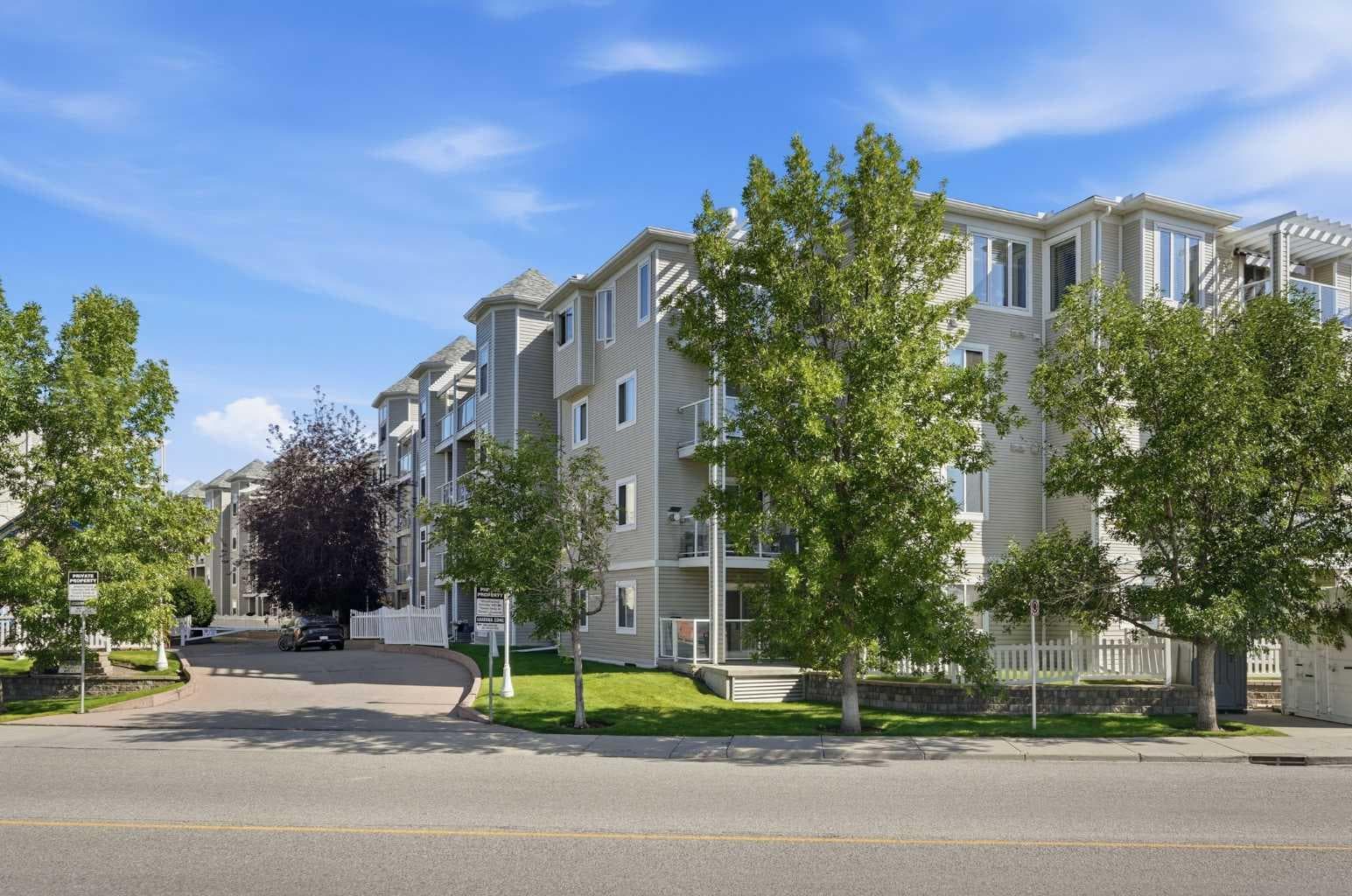 221, 290 Shawville Way SE