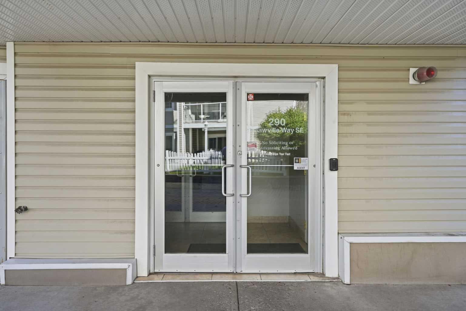 221, 290 Shawville Way SE