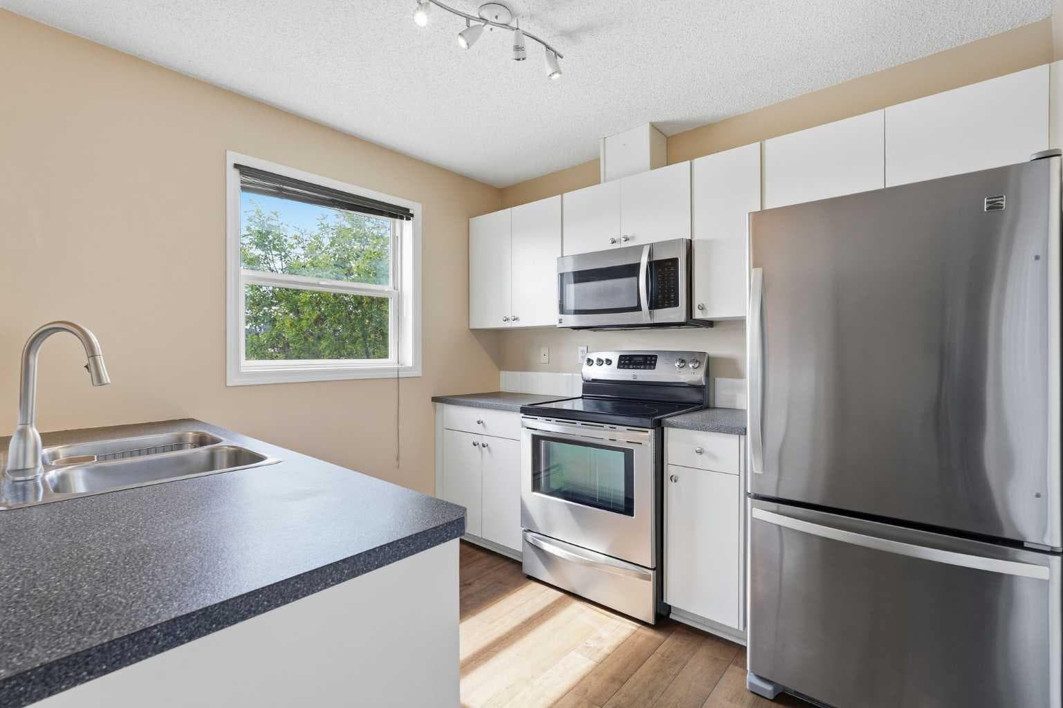 221, 290 Shawville Way SE