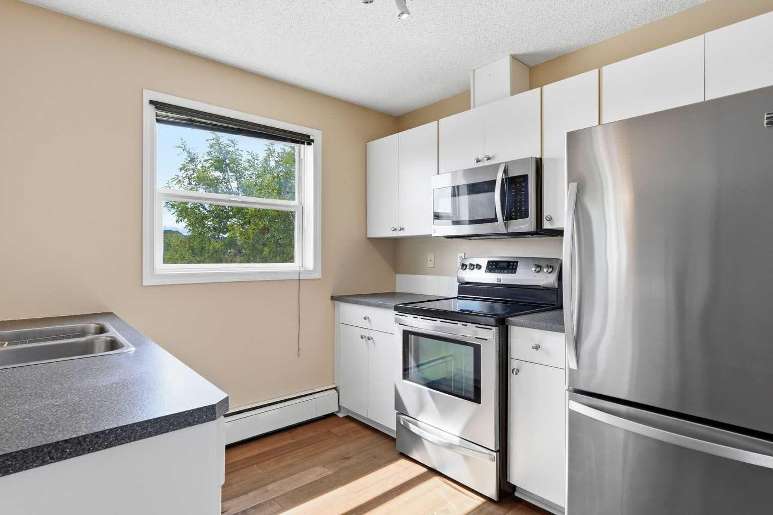 221, 290 Shawville Way SE