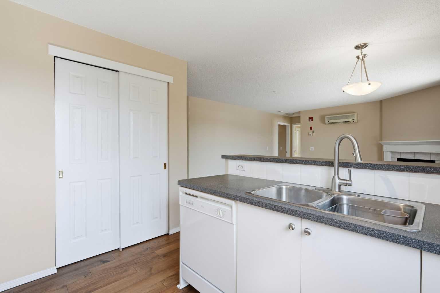 221, 290 Shawville Way SE