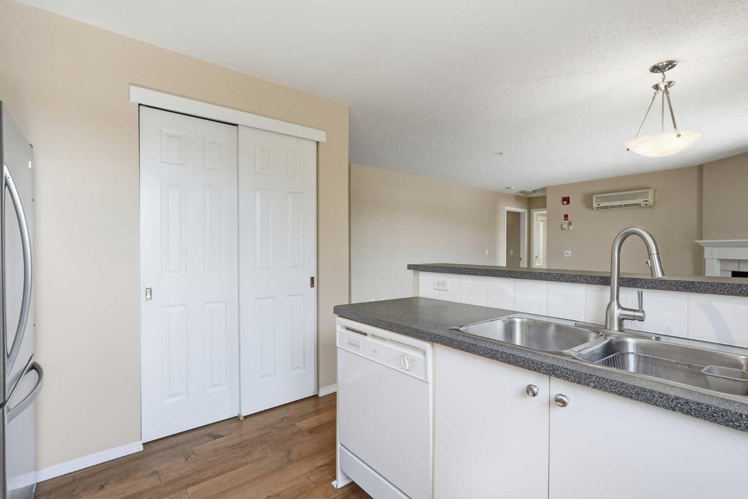 221, 290 Shawville Way SE