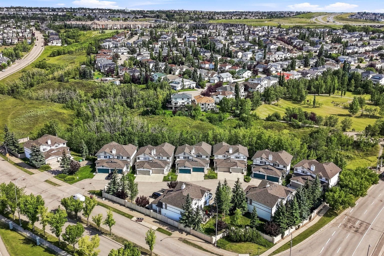 39, 10 Tuscany Valley View NW