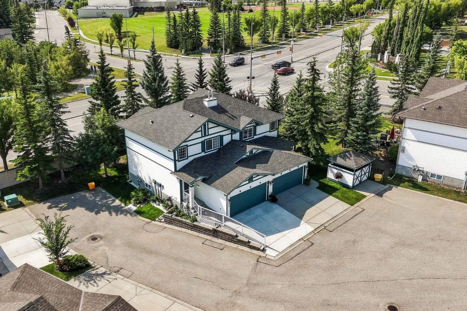 39, 10 Tuscany Valley View NW