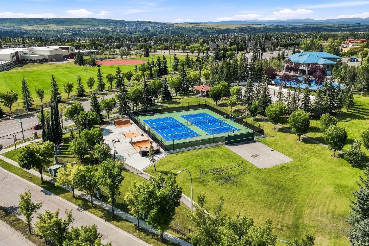 39, 10 Tuscany Valley View NW