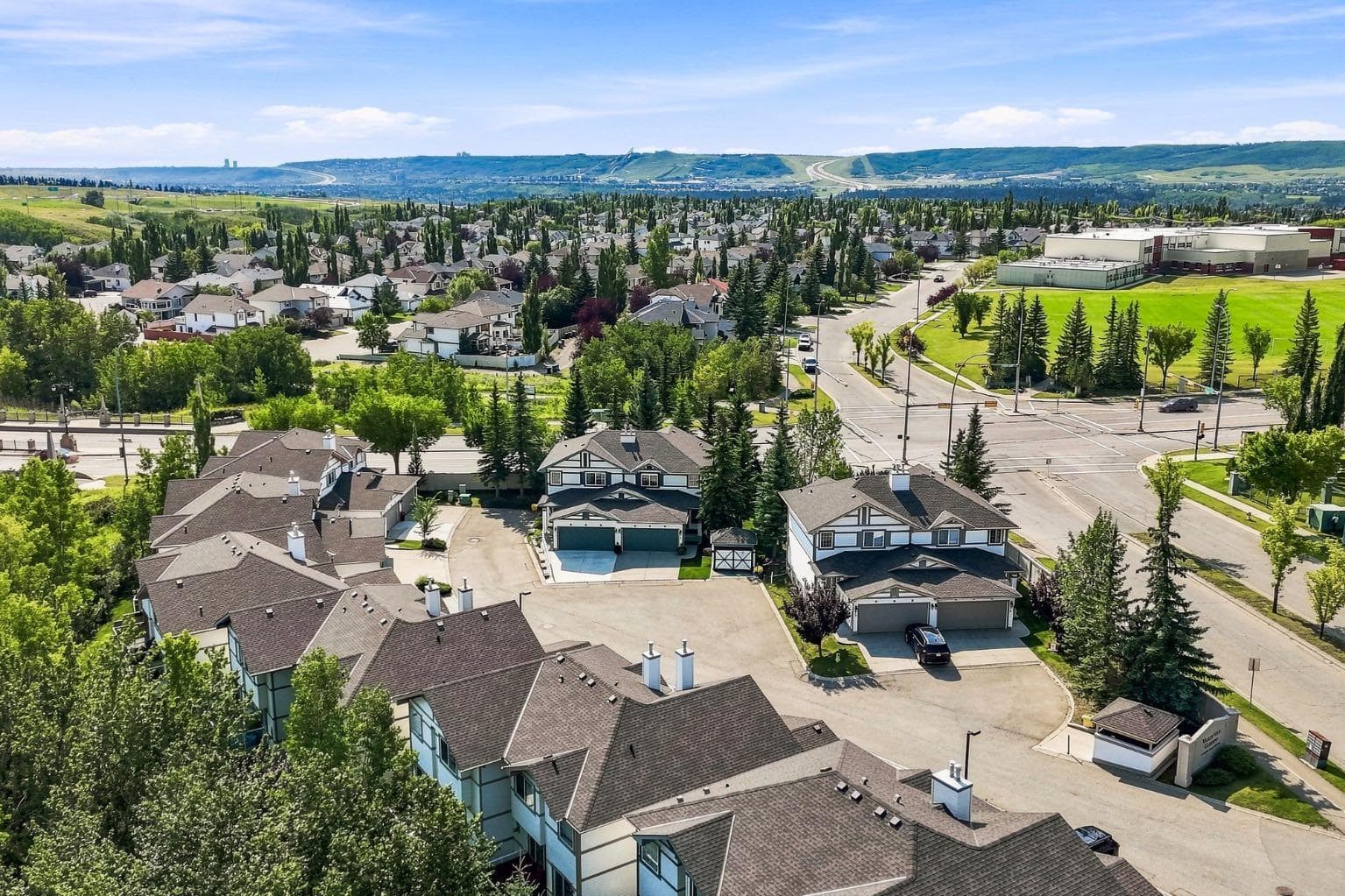 39, 10 Tuscany Valley View NW