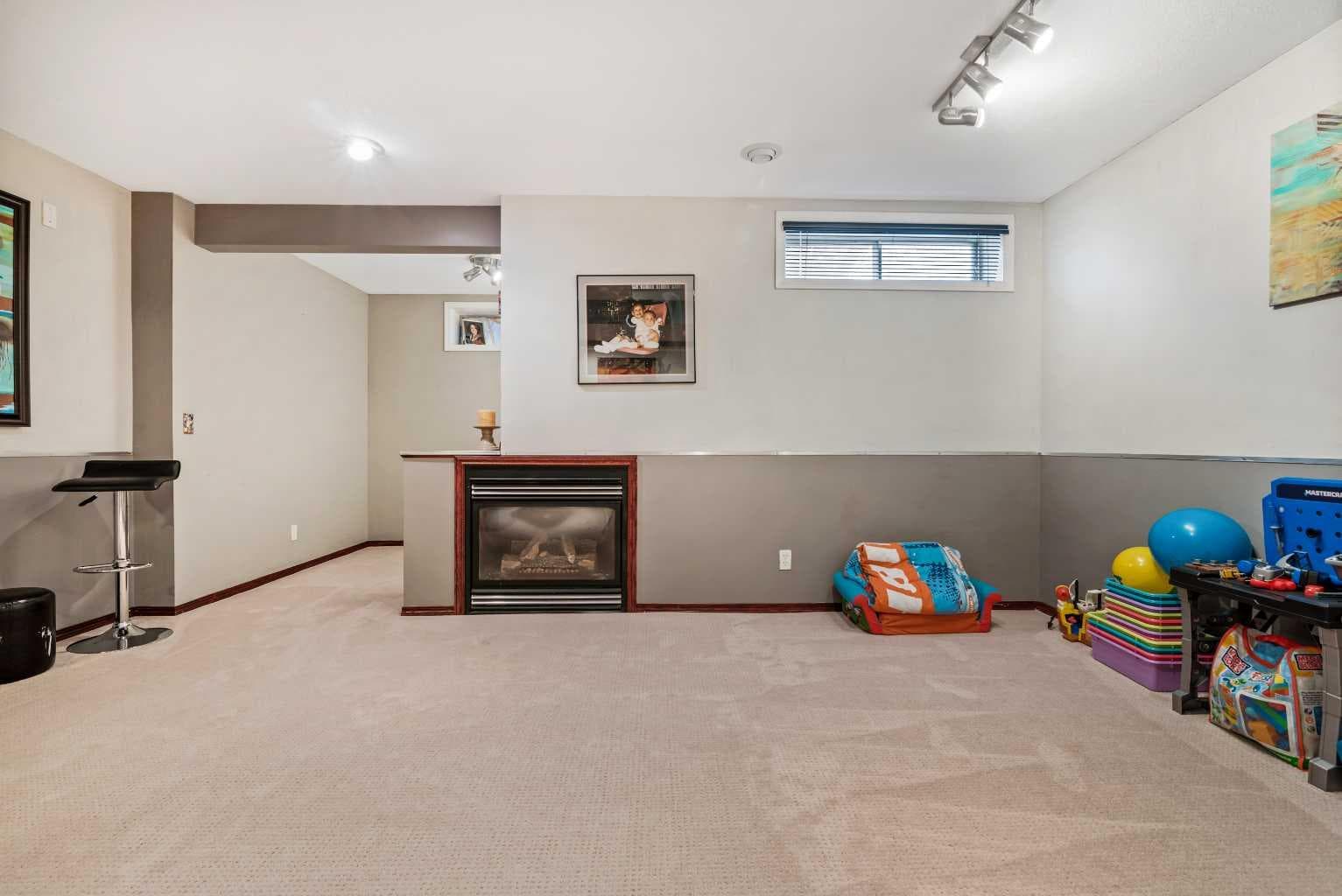 22 Hidden Valley Manor NW