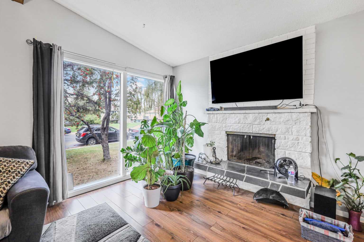 5112 Maryvale Drive NE