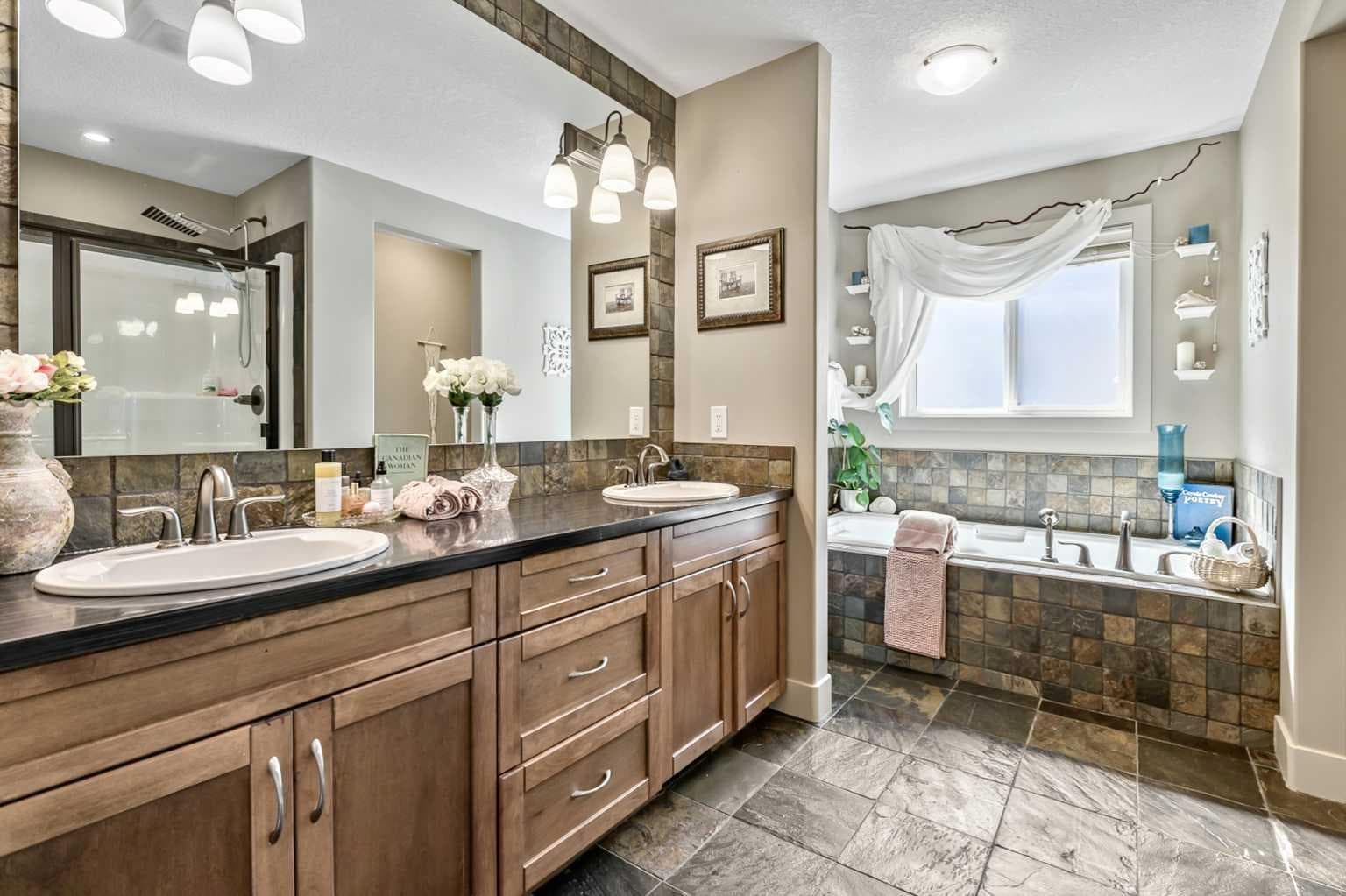 315 Mahogany Court SE
