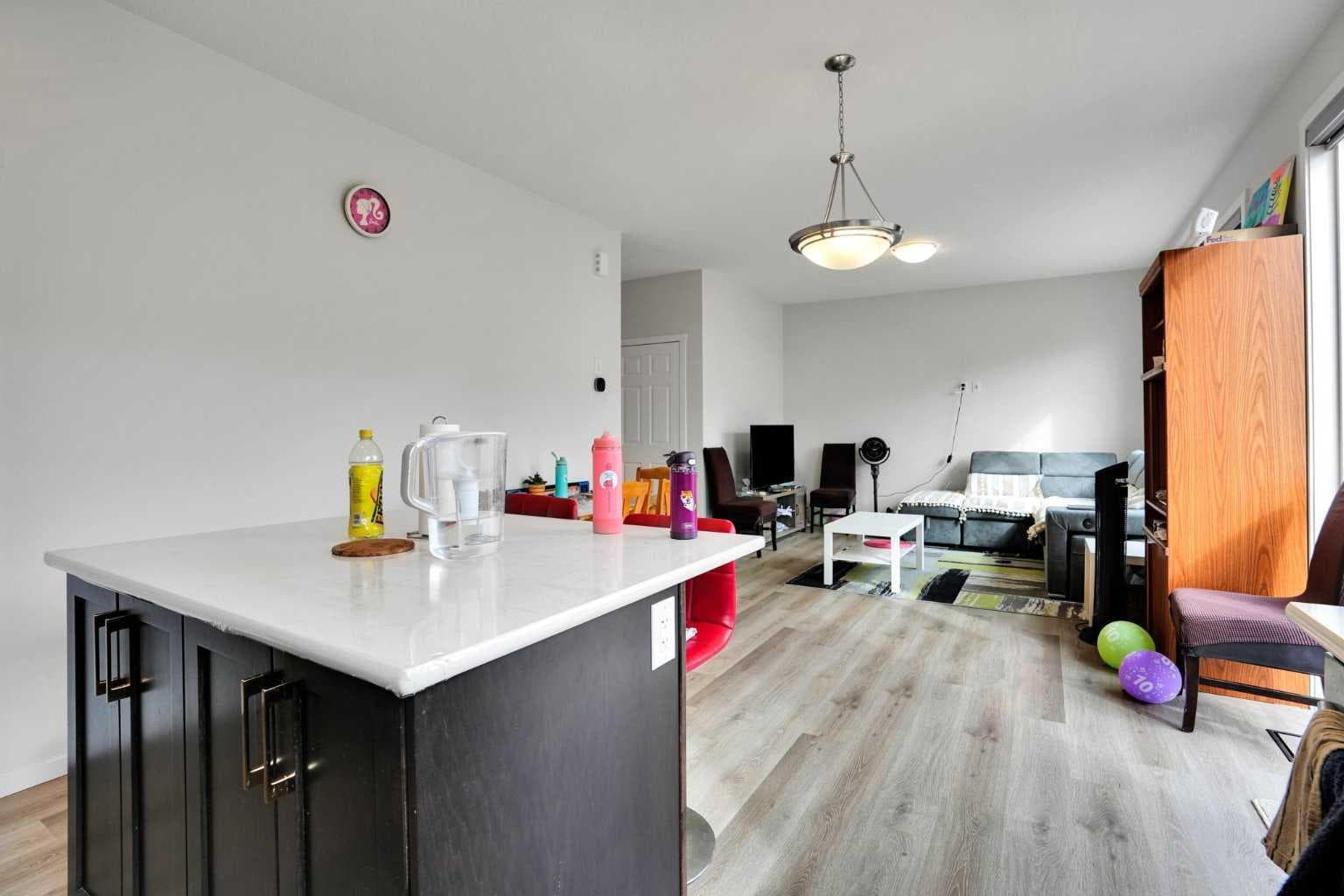 609 Southwinds Close SW