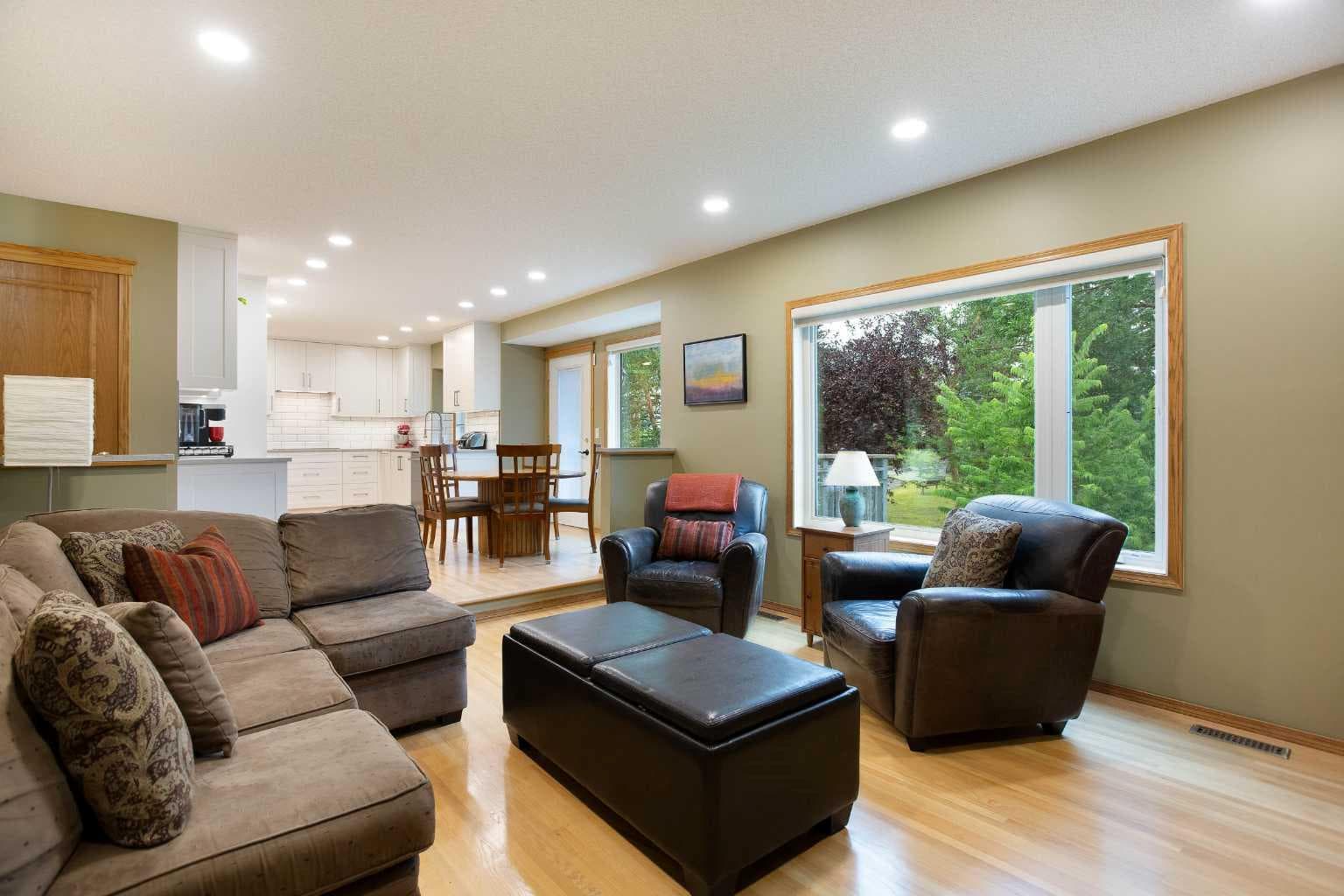 337 Sandringham Court NW