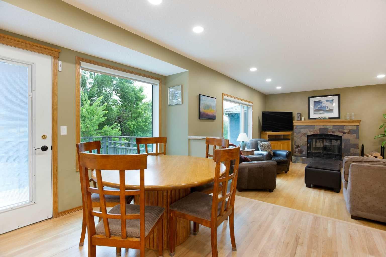337 Sandringham Court NW