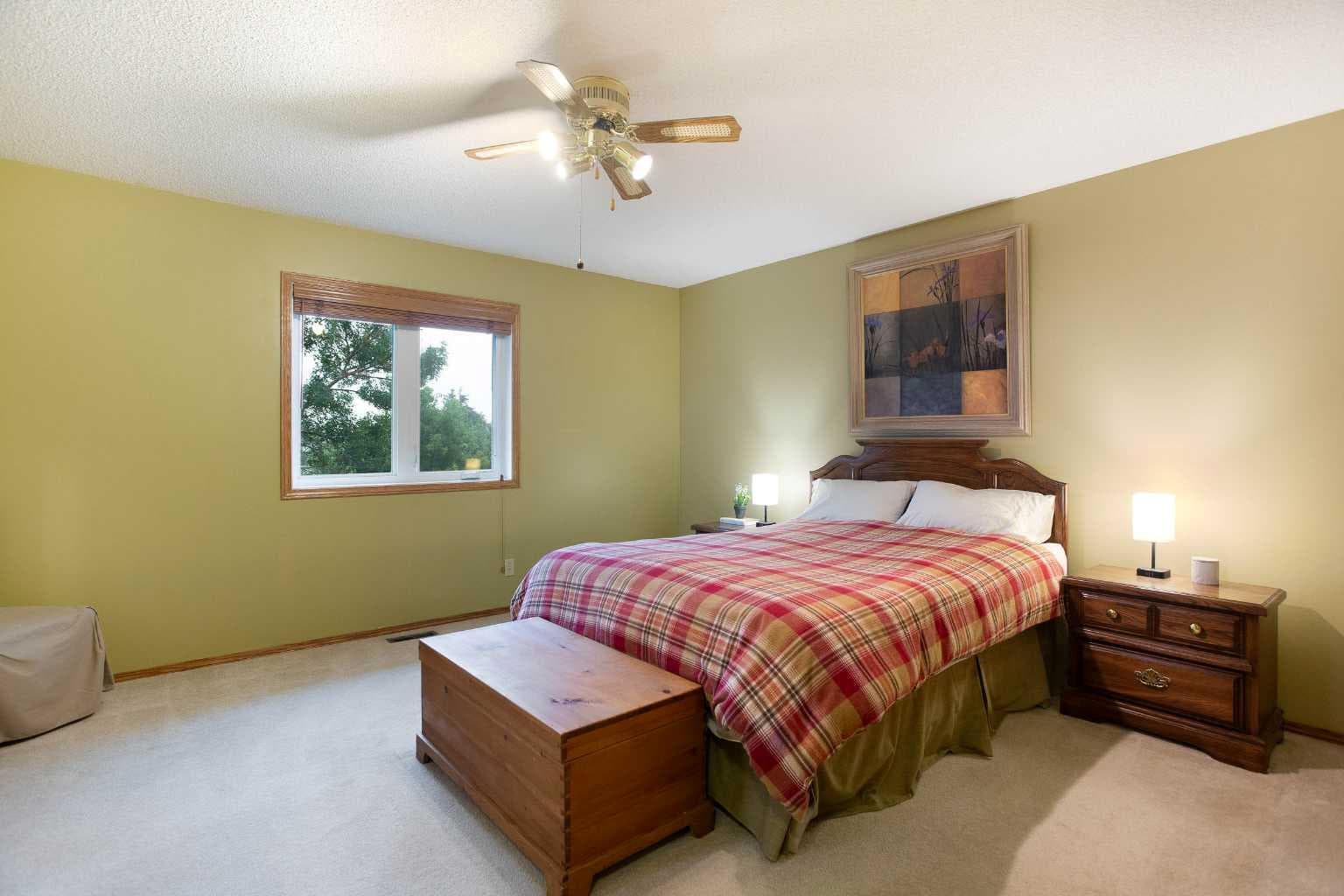 337 Sandringham Court NW