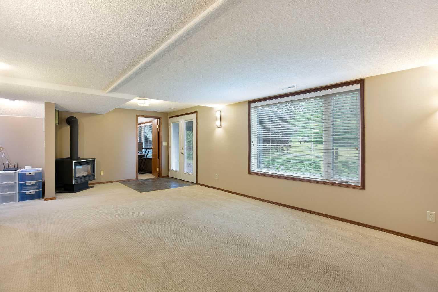 337 Sandringham Court NW