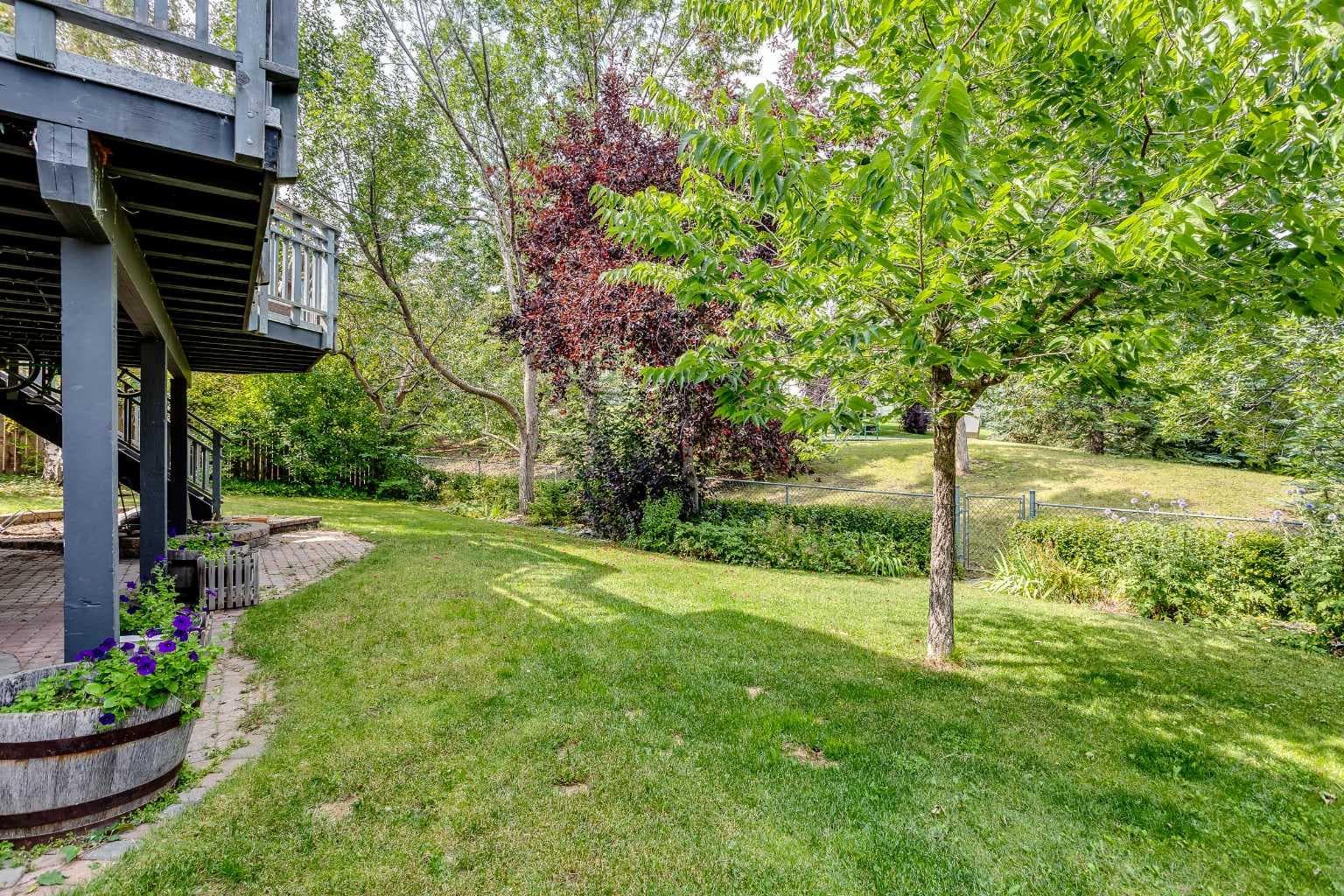 337 Sandringham Court NW