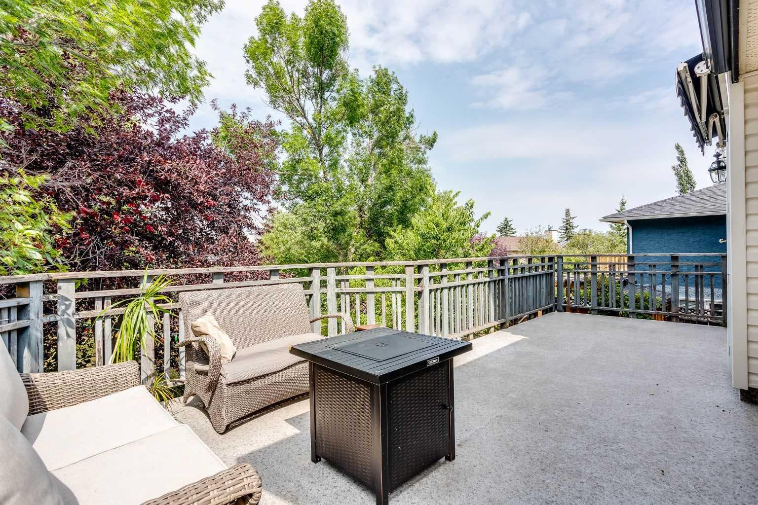 337 Sandringham Court NW