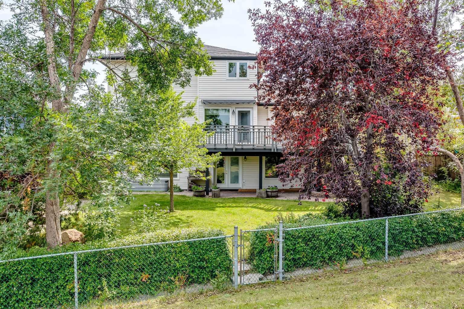 337 Sandringham Court NW