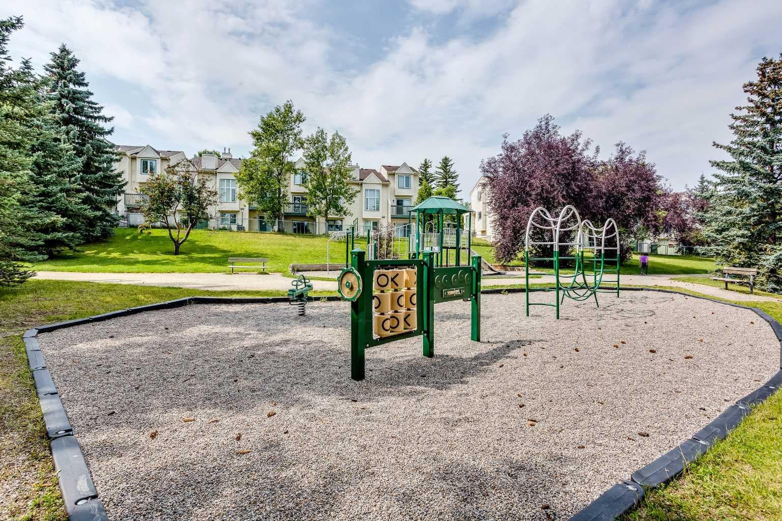 337 Sandringham Court NW