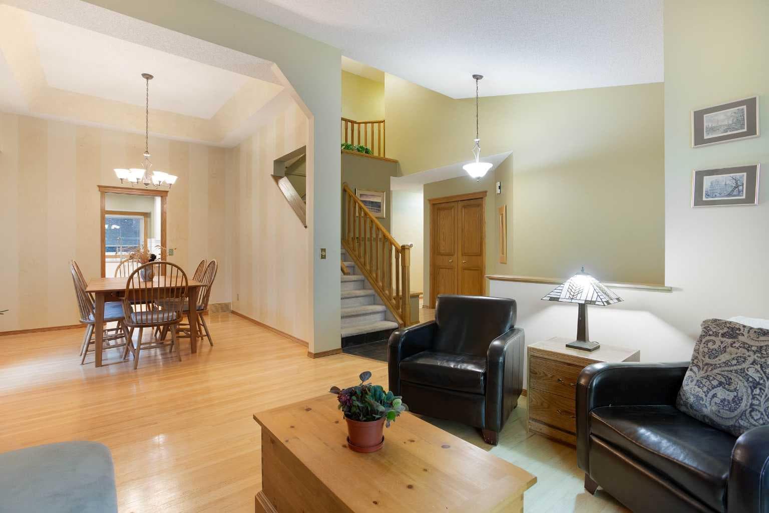 337 Sandringham Court NW