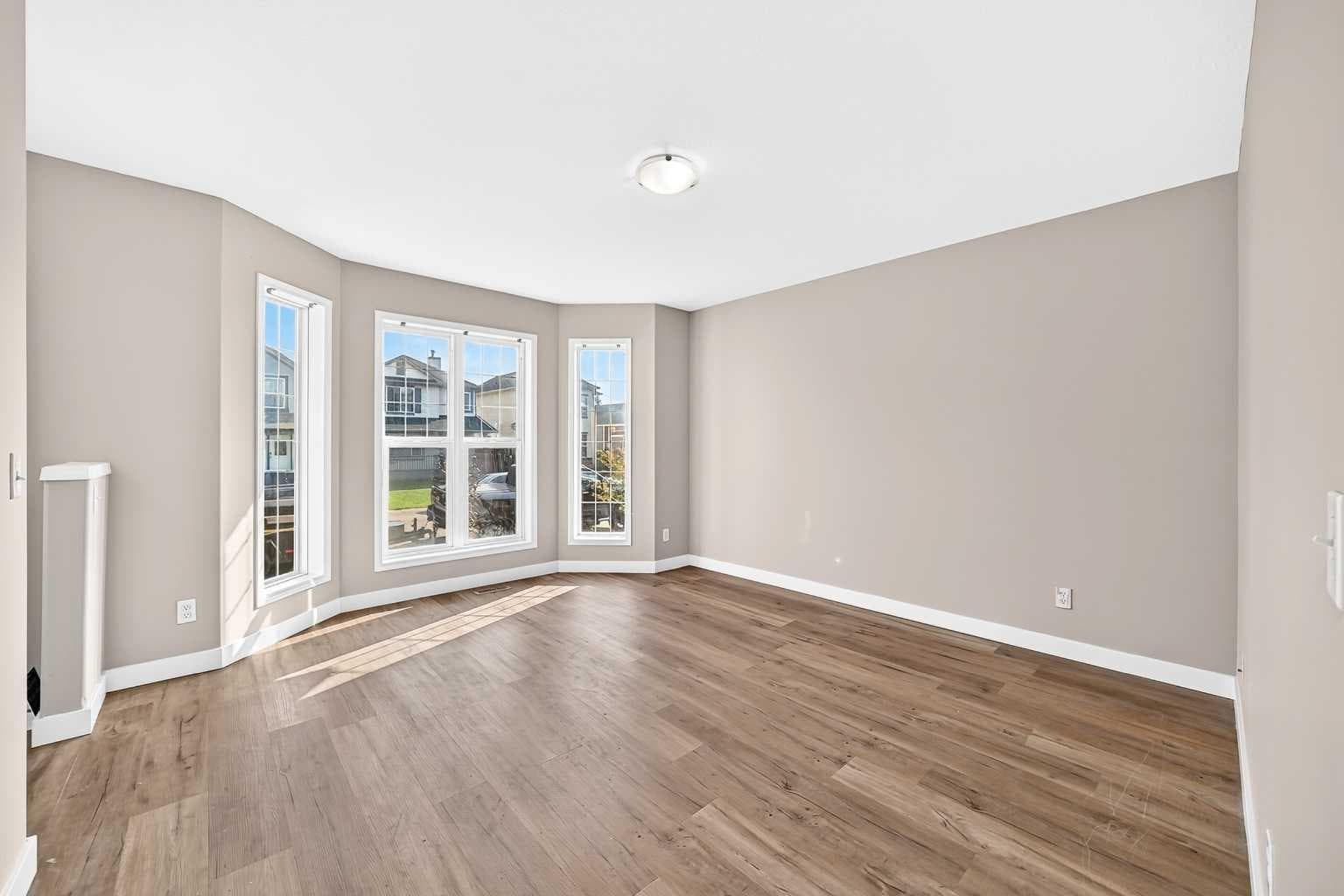 78 Tarington Place NE