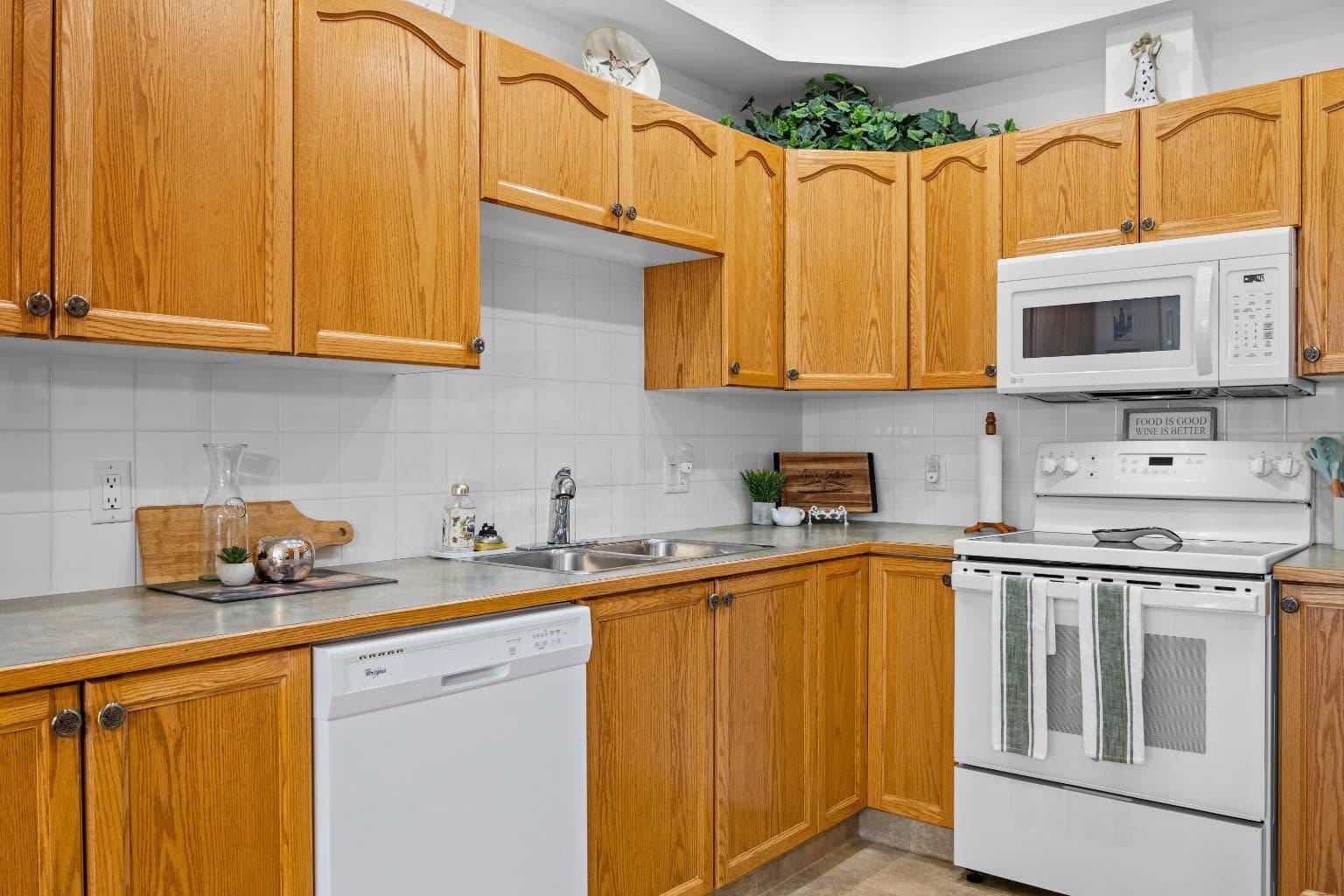 317, 728 Country Hills Road NW