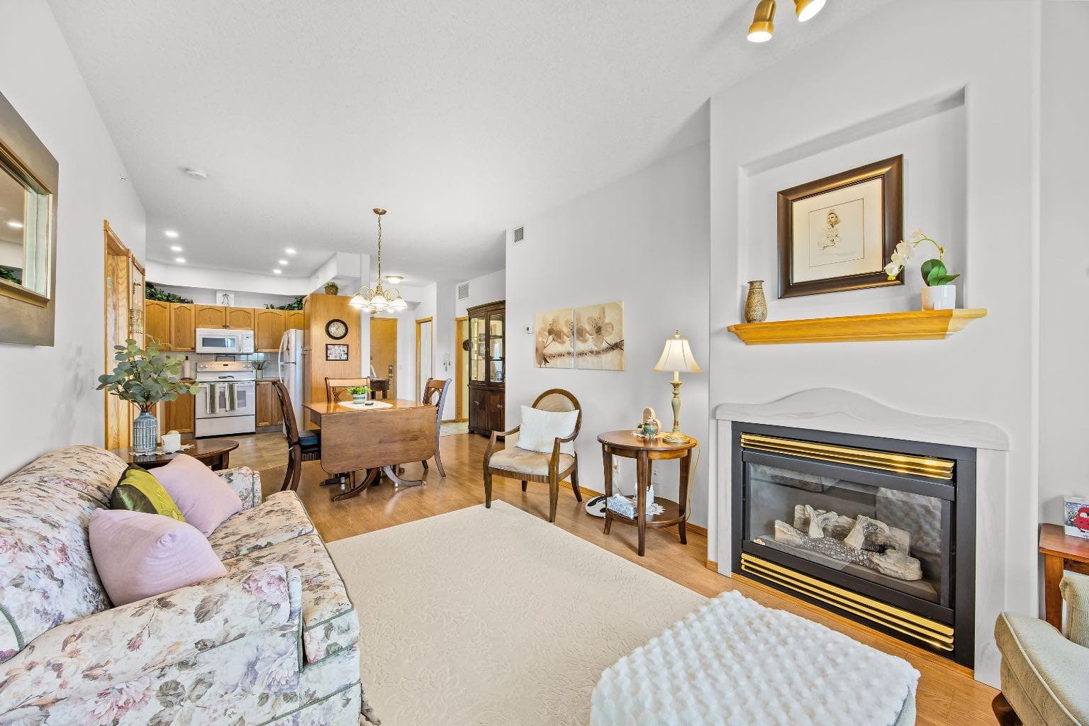 317, 728 Country Hills Road NW
