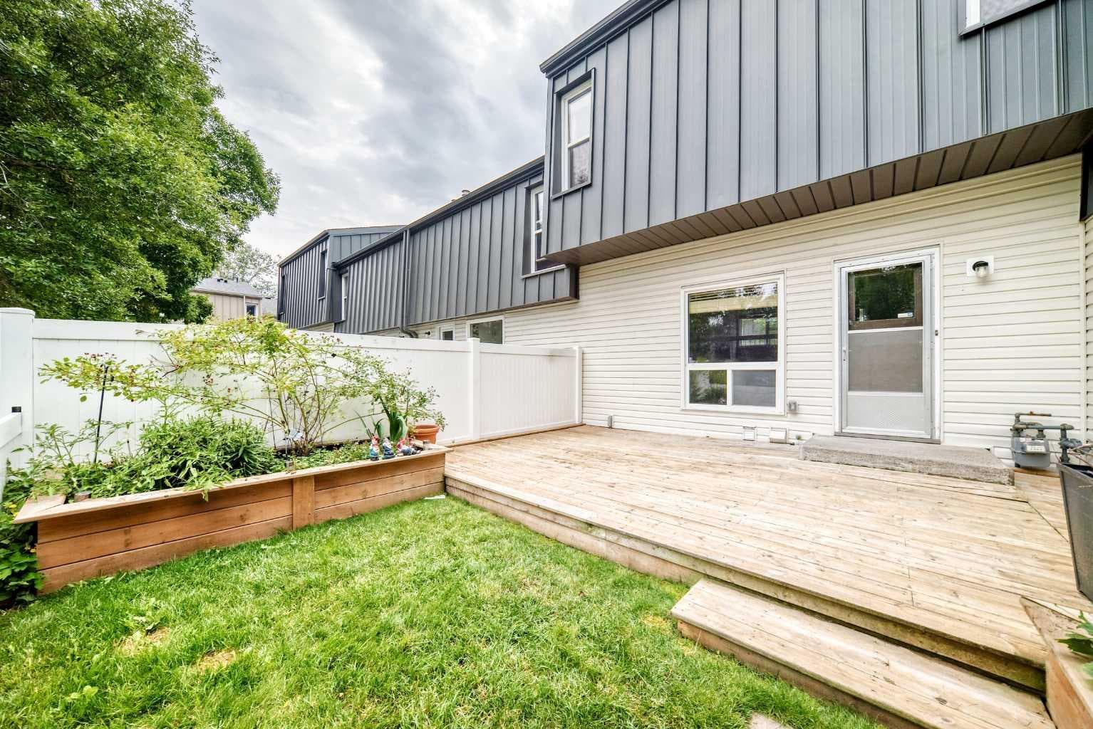 84 Brae Glen Lane SW
