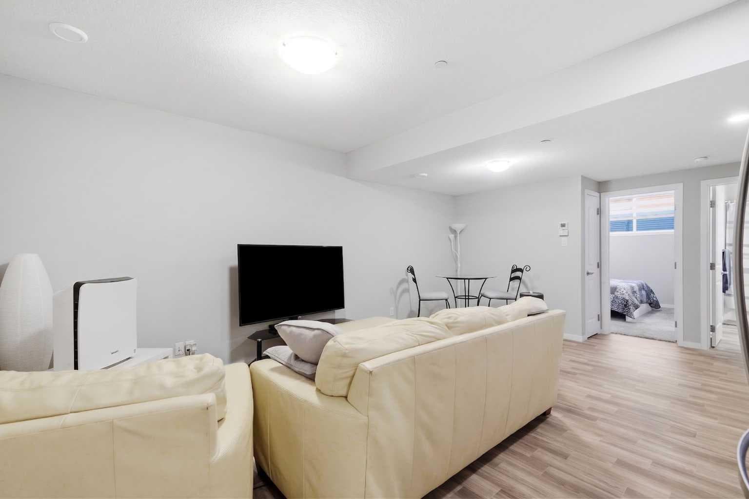 39 lucas Boulevard NW