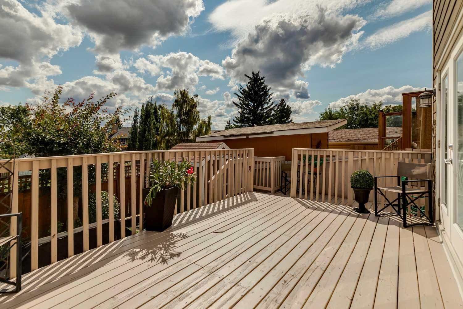 568 Strathcona Drive SW
