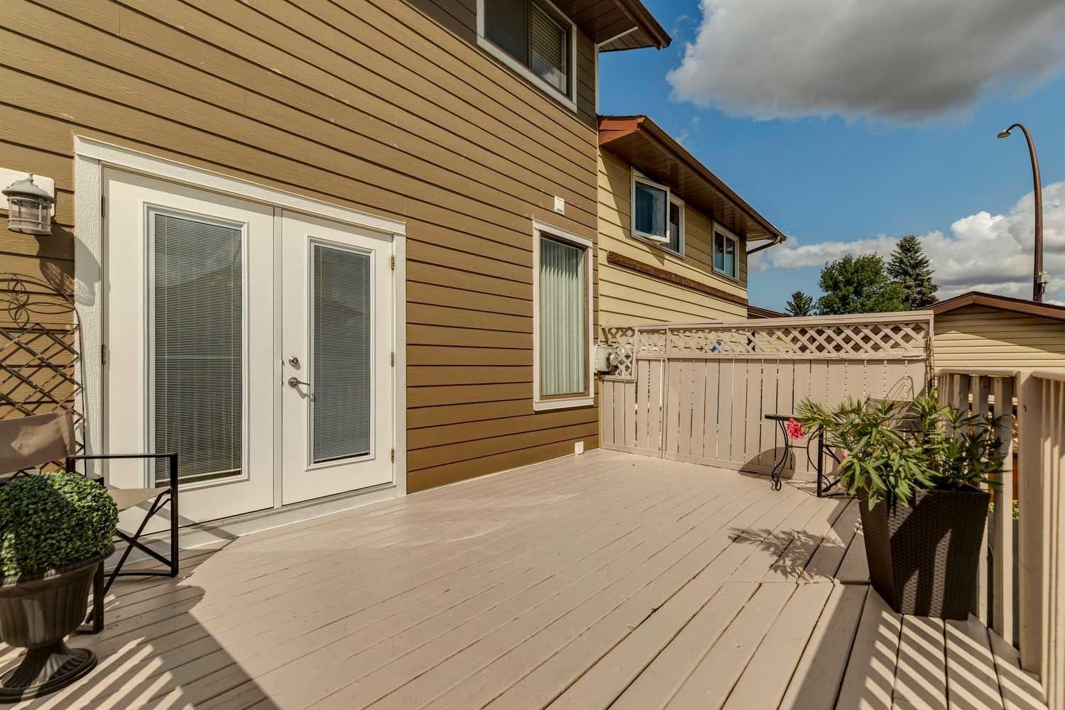 568 Strathcona Drive SW