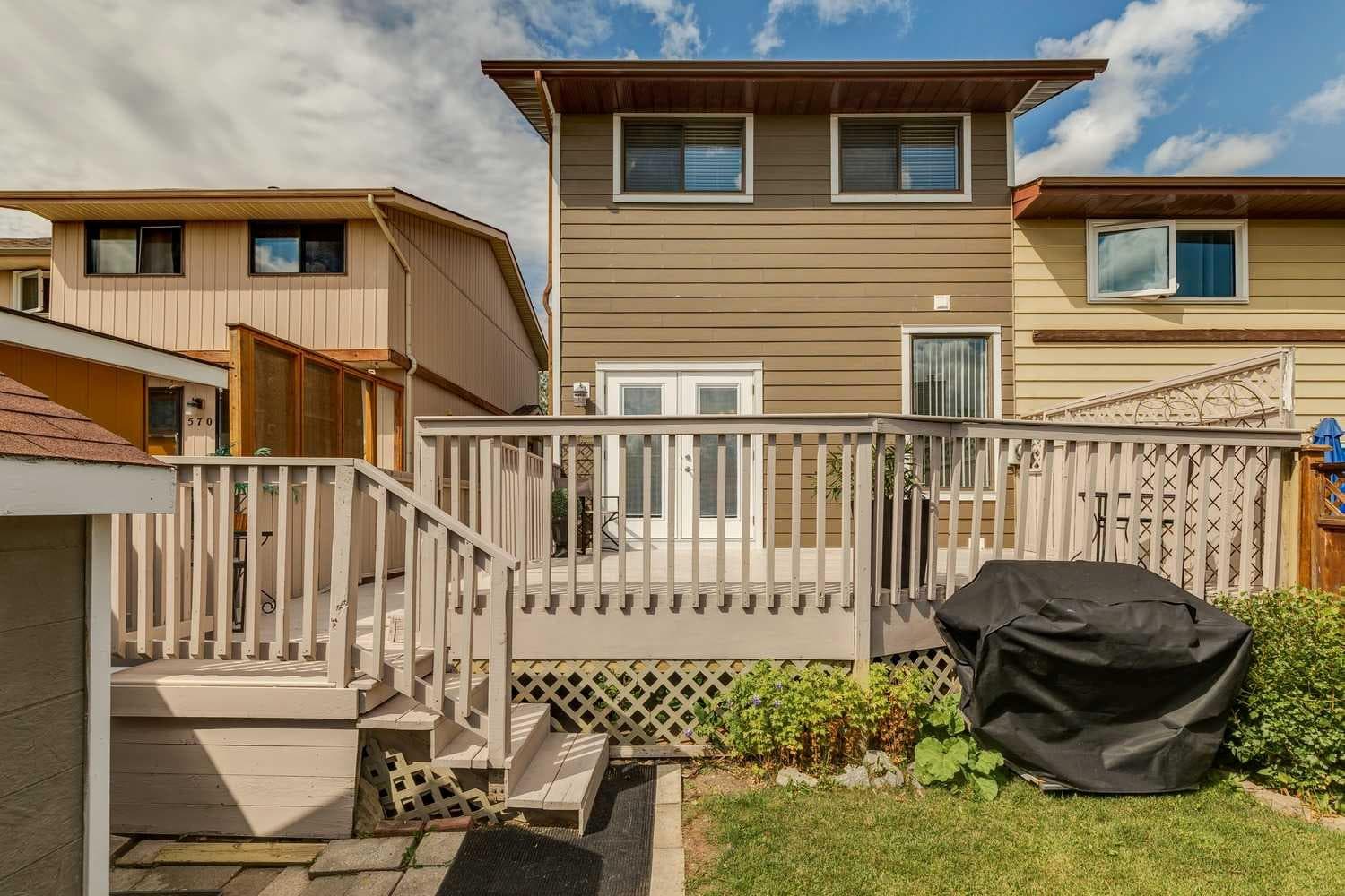 568 Strathcona Drive SW