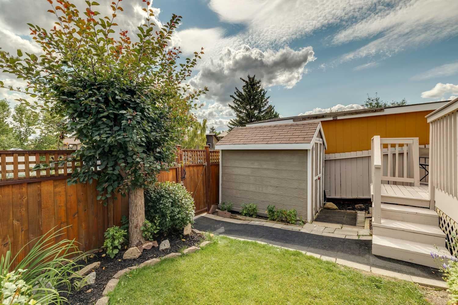 568 Strathcona Drive SW