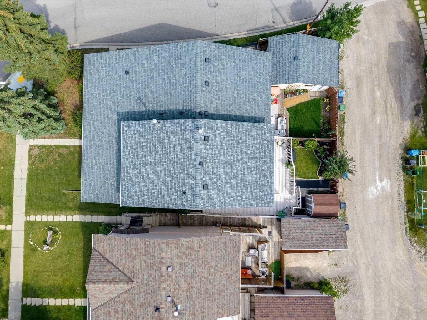568 Strathcona Drive SW