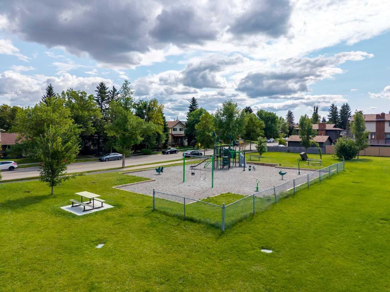 568 Strathcona Drive SW