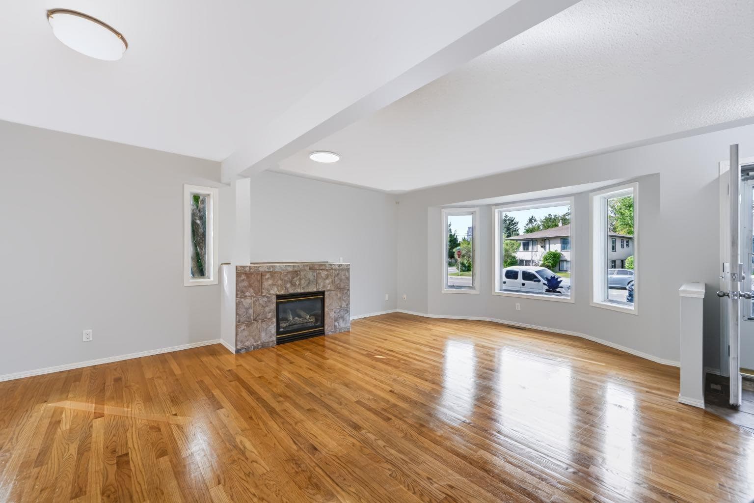 155 Regal Park NE