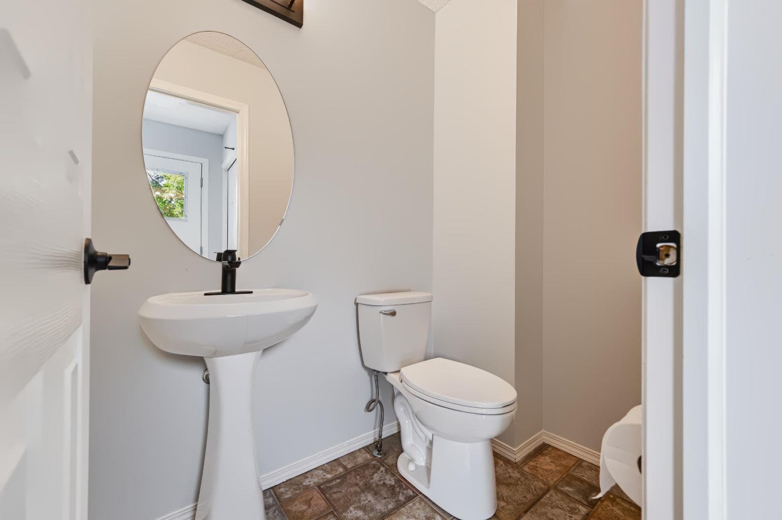 155 Regal Park NE