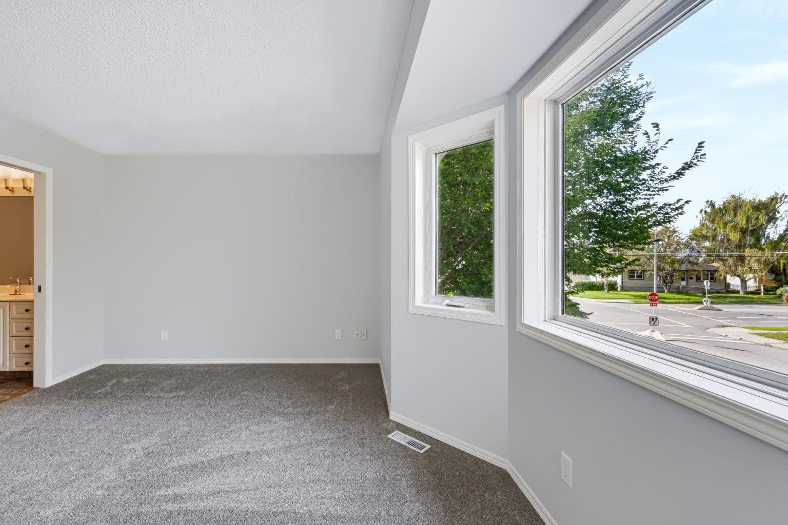 155 Regal Park NE