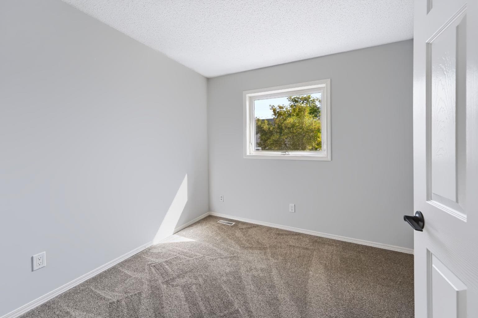 155 Regal Park NE
