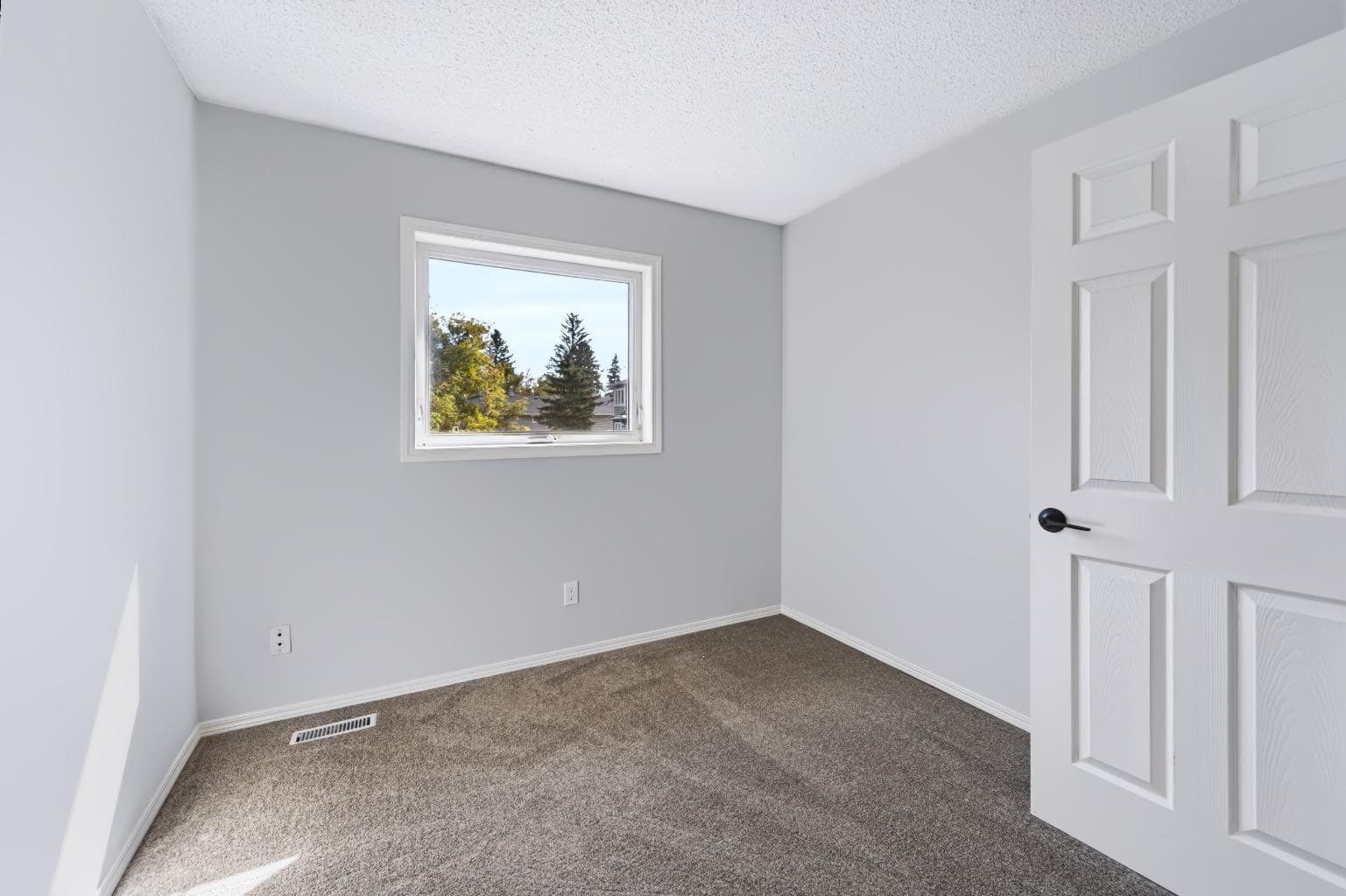 155 Regal Park NE