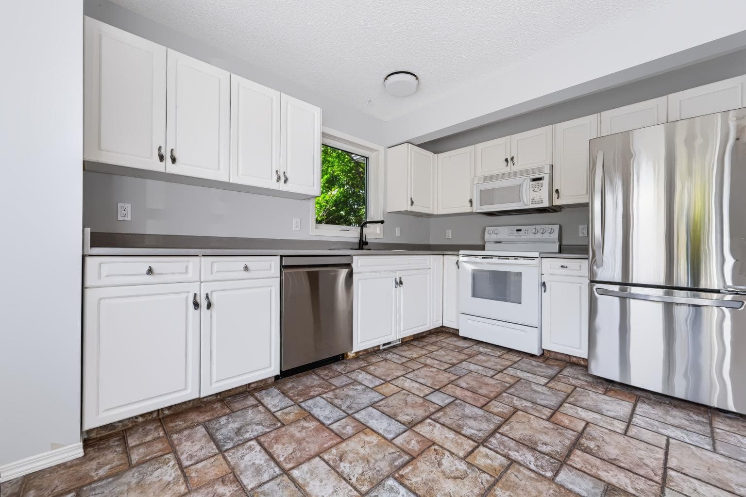 155 Regal Park NE