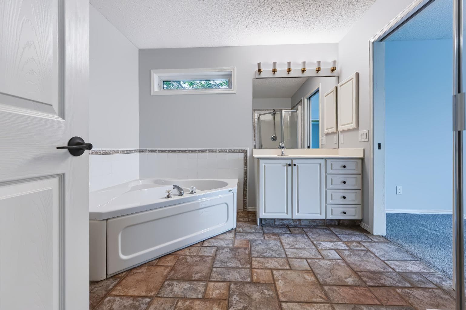 155 Regal Park NE