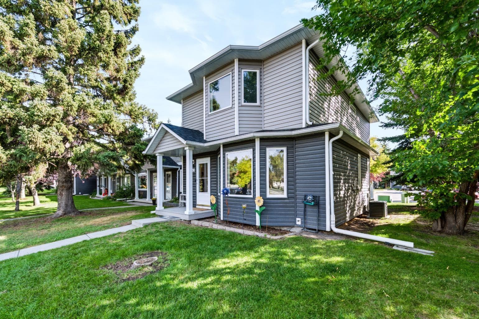 155 Regal Park NE
