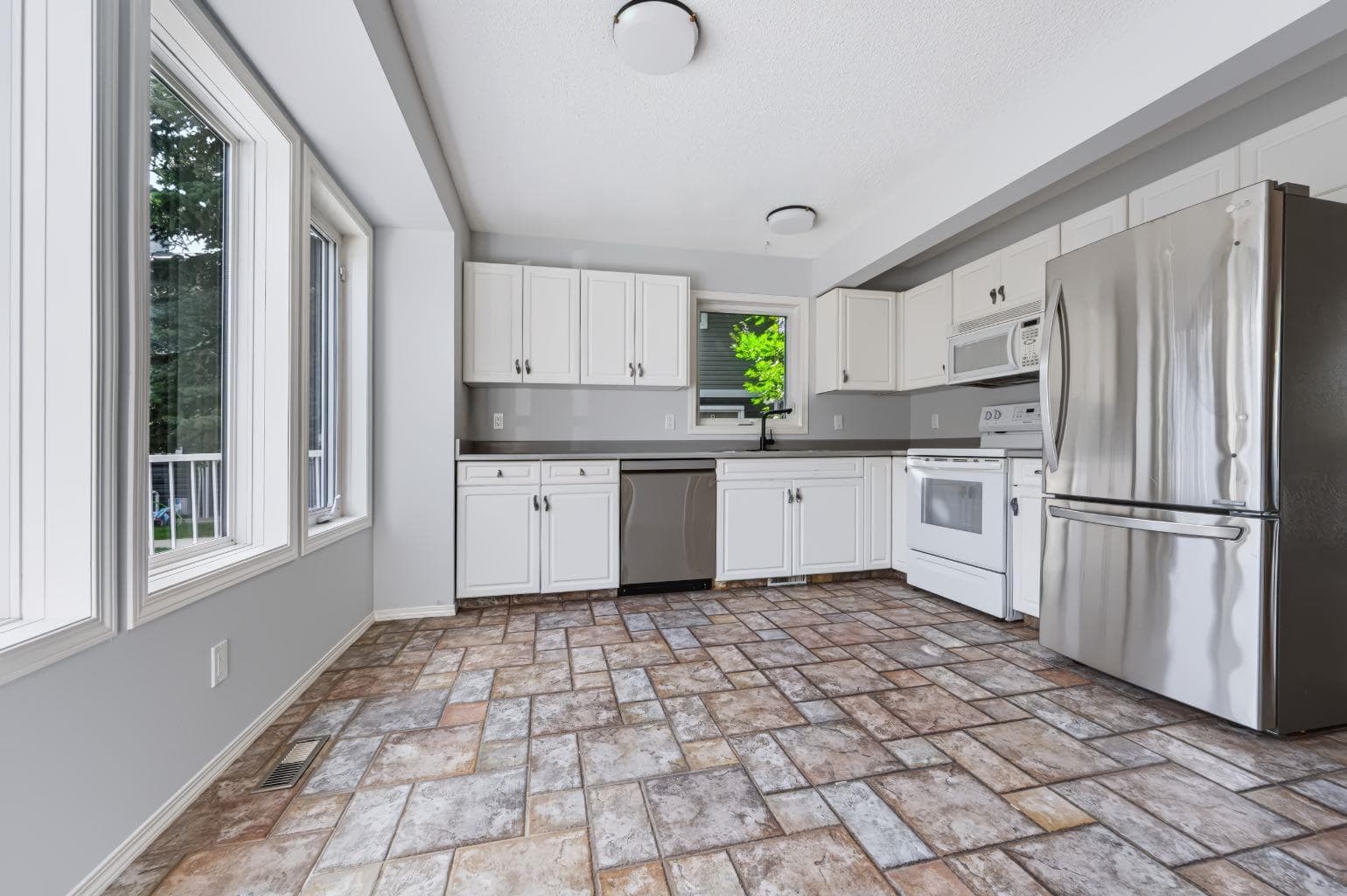 155 Regal Park NE