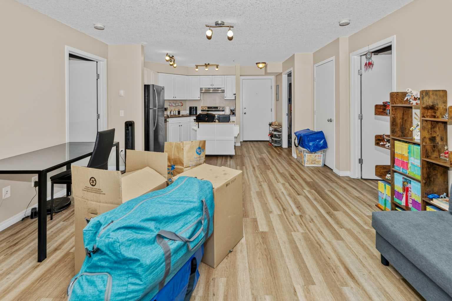 208, 2000 Applevillage Court SE