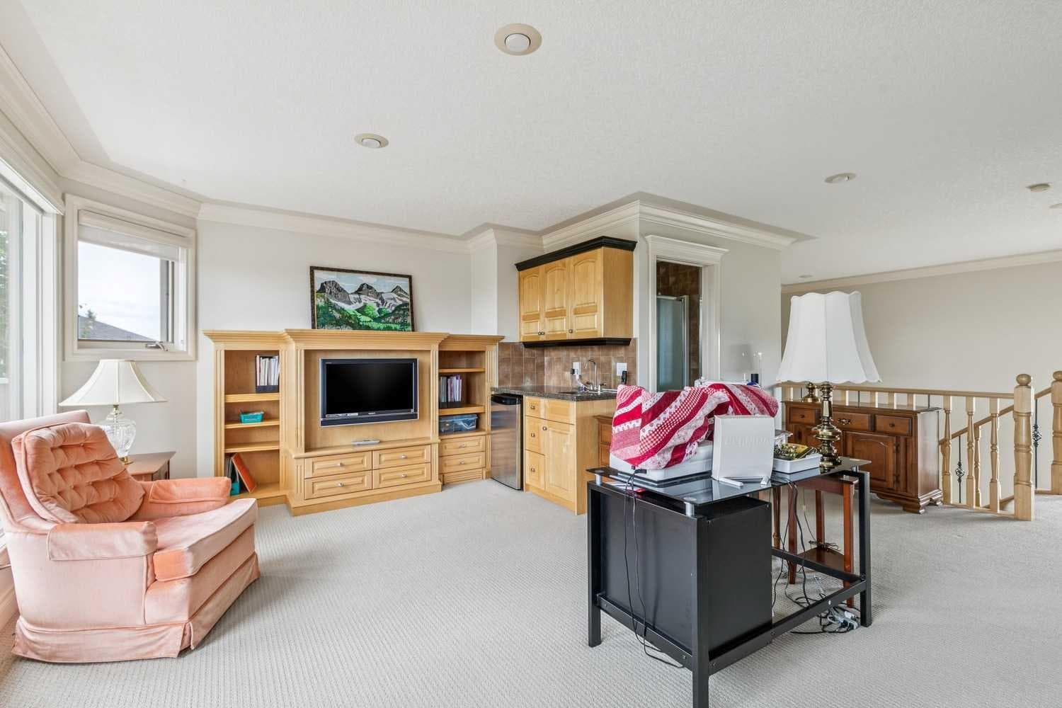 44 Evergreen Lane SW