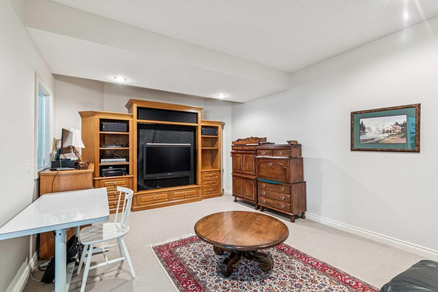 44 Evergreen Lane SW