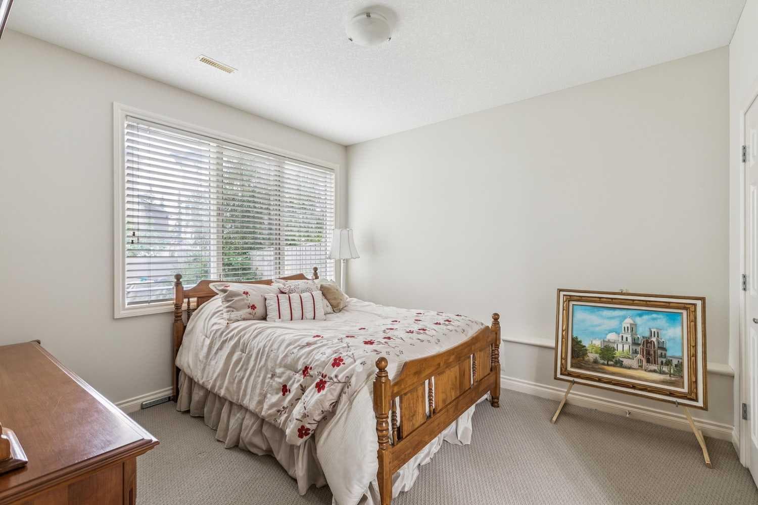 44 Evergreen Lane SW