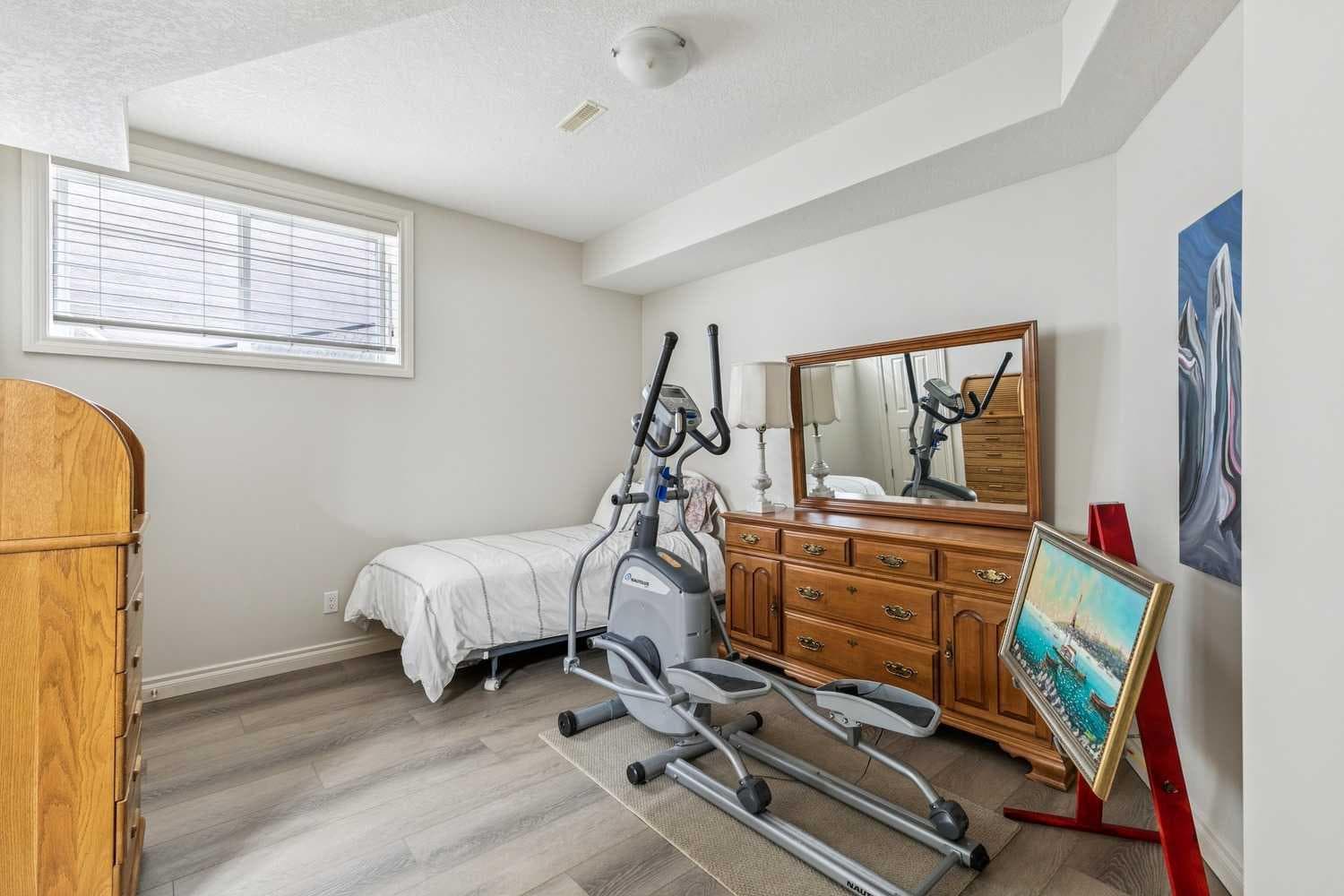 44 Evergreen Lane SW
